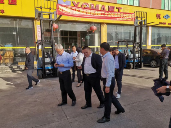 情暖永新昌丨熱烈歡迎廈門總商會(huì)舉辦的哈工大會(huì)長(zhǎng)班同學(xué)光臨廈門永新昌參觀指導(dǎo)。