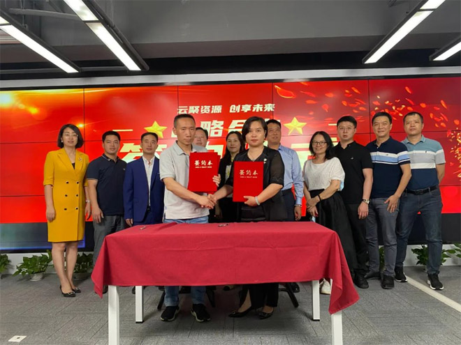 永新昌與云倉(cāng)配，舉行隆重戰(zhàn)略合作簽約儀式。強(qiáng)強(qiáng)聯(lián)手，合作共贏
